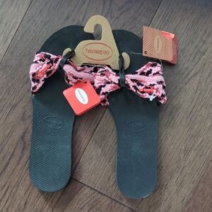 Havaianas Black and Pink Flip Flops